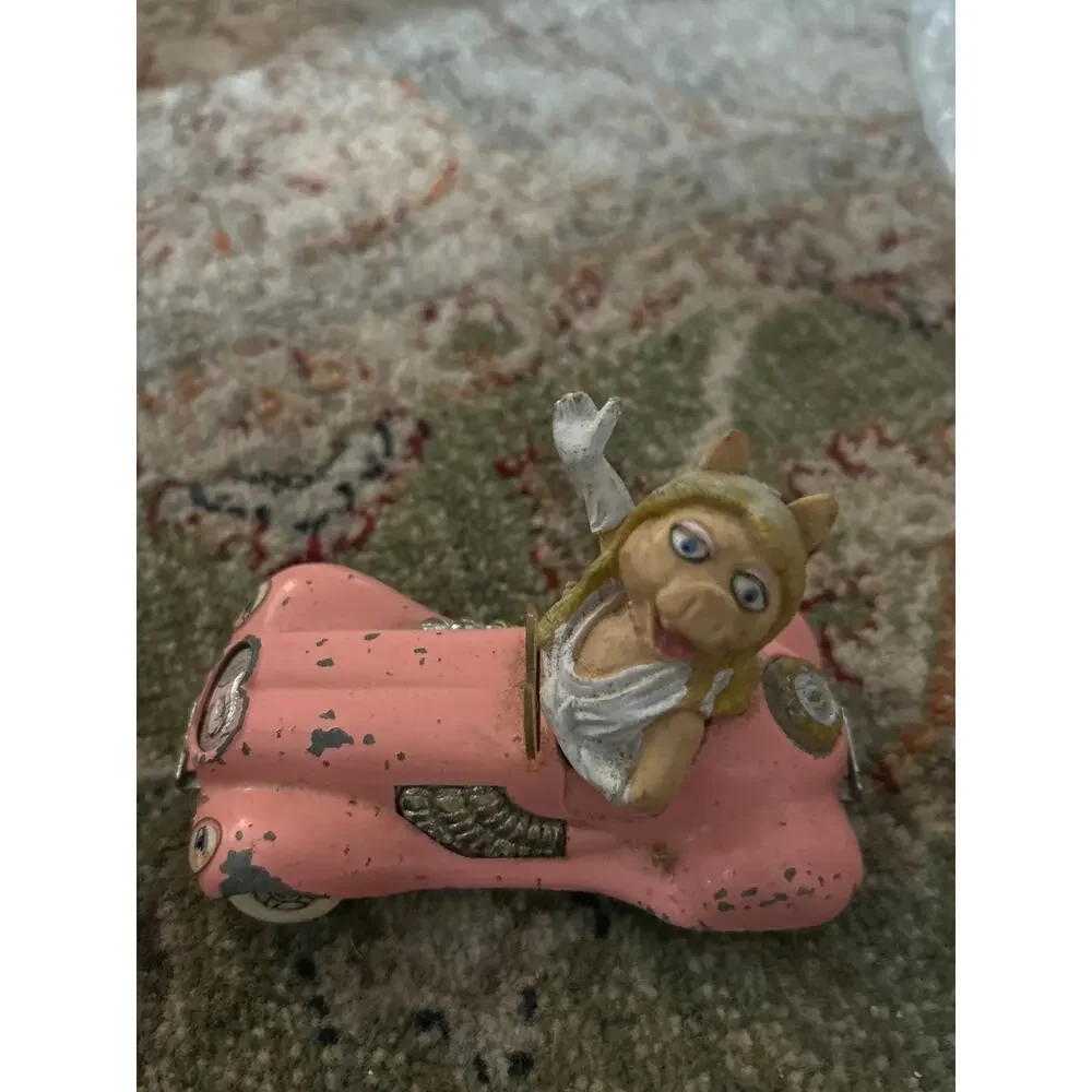 Miss Piggy (Muppets) Corgi Car (2) 1979